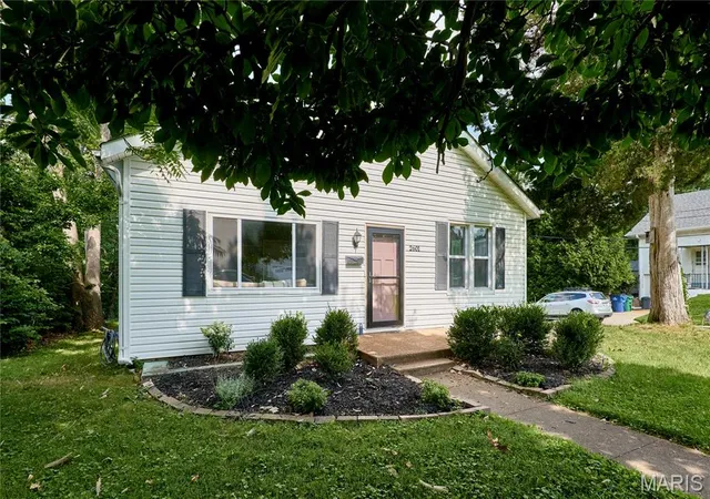 Photo 3 of Sale Pending at 2601 Bremerton Rd, Saint Louis, MO 63144 | MLS# MIS26041037 | Listing updated on 2026-08-29
