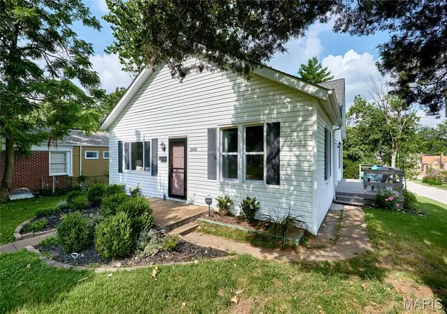 Photo 3 of Sale Pending at 2601 Bremerton Rd, Saint Louis, MO 63144 | MLS# MIS26041037 | Listing updated on 2026-08-29