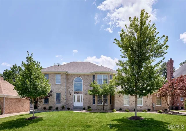 Photo 1 of Sale Pending at 16 Delacroix Pl, Saint Charles, MO 63303 | MLS# MIS26041038 | Listing updated on 2026-08-29