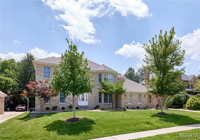 Photo 2 of Sale Pending at 16 Delacroix Pl, Saint Charles, MO 63303 | MLS# MIS26041038 | Listing updated on 2026-08-29