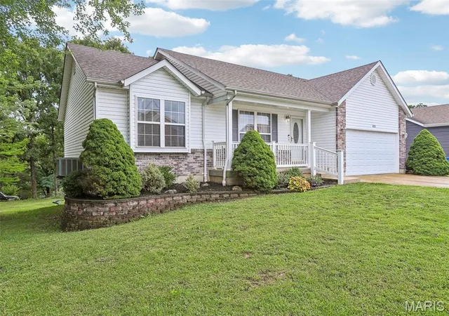 Homes for sale in St Clair, MO | 408 Caddy Ct, St Clair, MO 63077 | MLS# MIS26041047