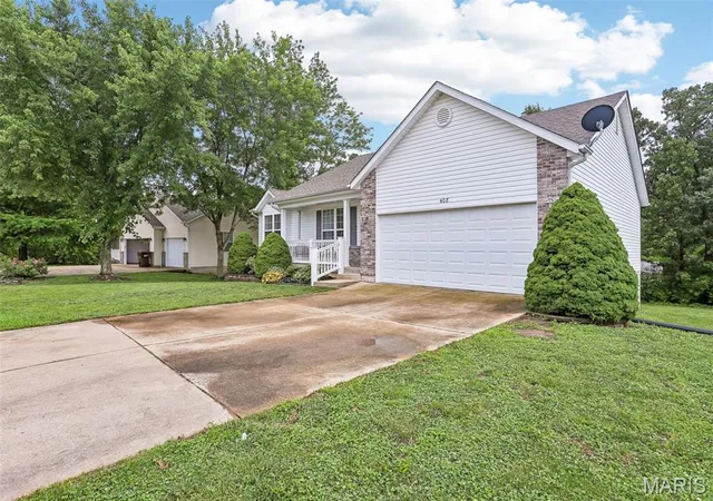 Homes for sale in St Clair, MO | 408 Caddy Ct, St Clair, MO 63077 | MLS# MIS26041047