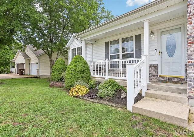 Homes for sale in St Clair, MO | 408 Caddy Ct, St Clair, MO 63077 | MLS# MIS26041047