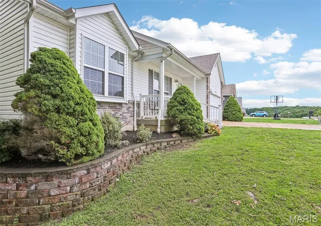 Homes for sale in St Clair, MO | 408 Caddy Ct, St Clair, MO 63077 | MLS# MIS26041047