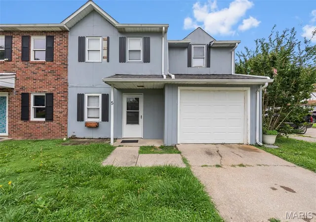 Homes for sale in Cape Girardeau, MO | 1602 Amblewood Dr #5, Cape Girardeau, MO 63701 | MLS# MIS26041055