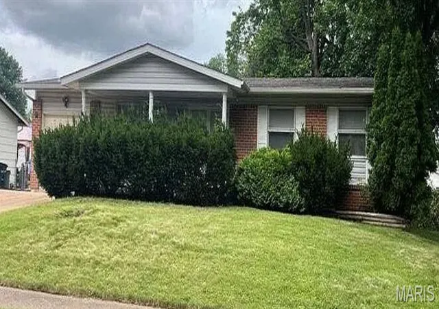 Photo 1 of Single family home for sale at 1375 Flamingo Dr, Florissant, MO 63031 | MLS# MIS26041060 | Listing updated on 2026-06-28