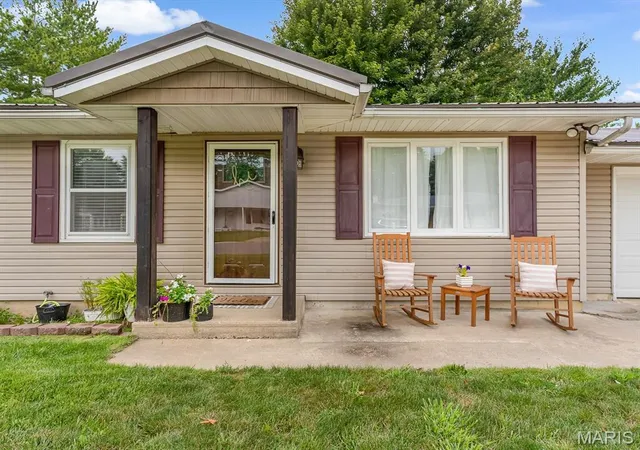 Photo 2 of Single family home for sale at 1103 Birch Ln, Sparta, IL 62286 | MLS# MIS26041084 | Listing updated on 2026-08-17