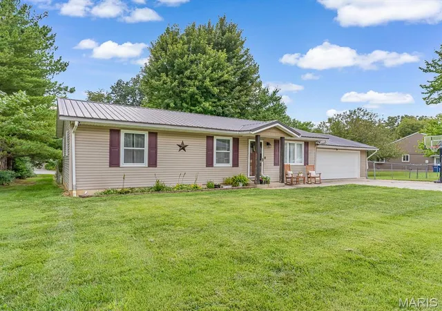 Photo 2 of Single family home for sale at 1103 Birch Ln, Sparta, IL 62286 | MLS# MIS26041084 | Listing updated on 2026-08-17