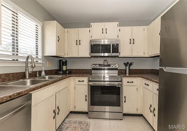 4th image of 612 Summer Winds Lane #E, Saint Peters, MO 63376 | MLS# MIS26041091