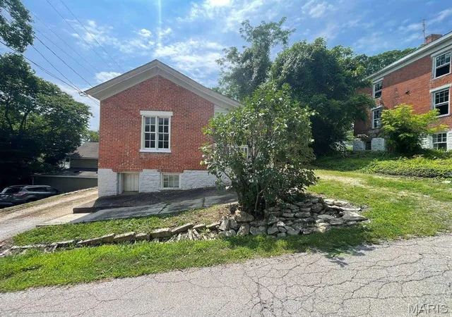 Homes for sale in Clarksville, MO | 206 Howard St, Clarksville, MO 63336 | MLS# MIS26041096