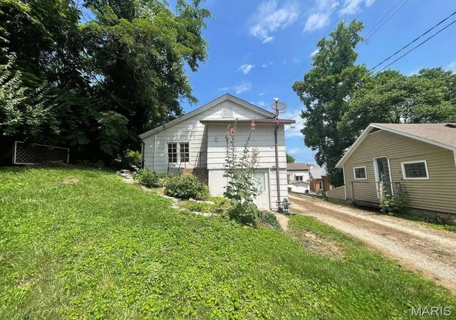 Homes for sale in Clarksville, MO | 206 Howard St, Clarksville, MO 63336 | MLS# MIS26041096