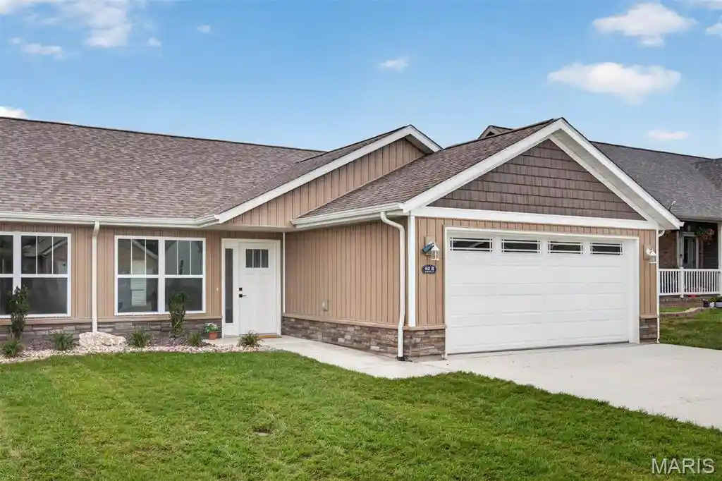 Listing Photo 1 - Condo for sale in 40 Auburn Ct located at 40 Auburn Ct, Highland, IL 62249 - Unit 40 Auburn Ct