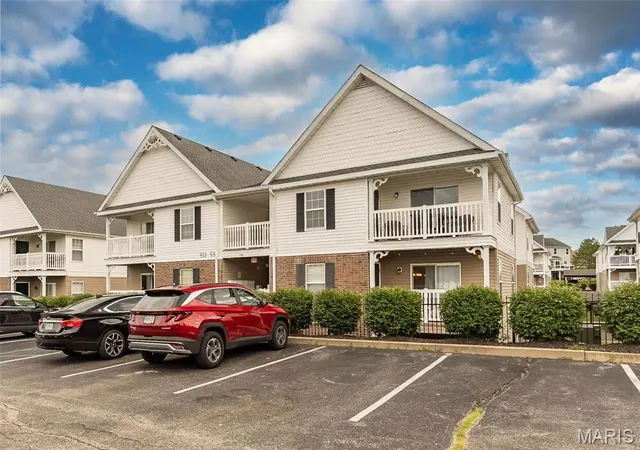 2nd image of 534 Saravalle Dr, Saint Peters, MO 63376 | MLS# MIS26041110