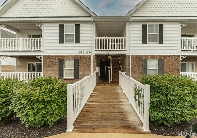 3rd image of 534 Saravalle Dr, Saint Peters, MO 63376 | MLS# MIS26041110