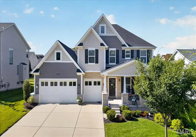 Photo 2 of Single family home for sale at 16955 Pine Summit Dr, Chesterfield, MO 63005 | MLS# MIS26041117 | Listing updated on 2026-09-07