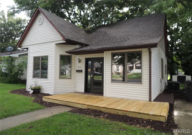 Homes for sale in Greenville, IL | 416 S Elm St, Greenville, IL 62246 | MLS# MIS26041119
