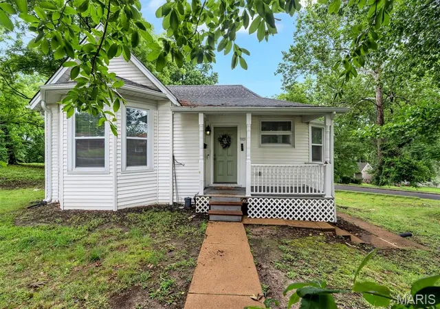 2nd image of 9103 Shelley Ave, Overland, MO 63114 | MLS# MIS26041126