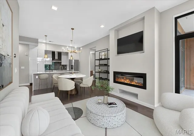 3rd image of 4101 Laclede Ave, St. Louis, MO 63108