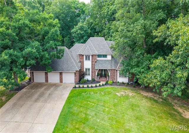 Photo 2 of Single family home for sale at 3926 Annwood Dr, Cape Girardeau, MO 63701 | MLS# MIS26041129 | Listing updated on 2026-08-31