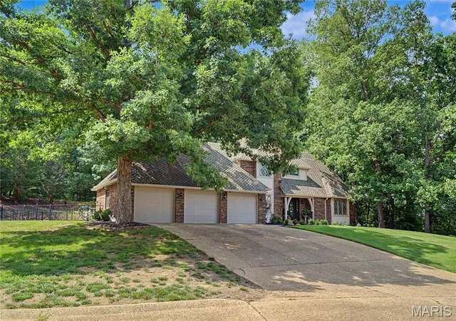 Photo 3 of Single family home for sale at 3926 Annwood Dr, Cape Girardeau, MO 63701 | MLS# MIS26041129 | Listing updated on 2026-08-31