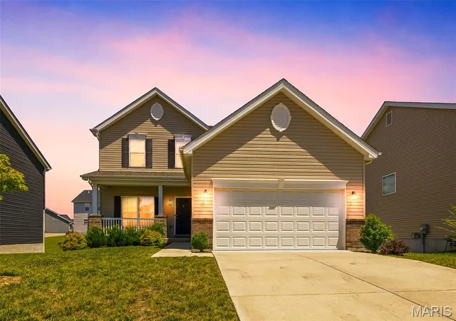 Homes for sale in Wentzville, MO | 219 Burrograss Dr, Wentzville, MO 63385 | MLS# MIS26041130