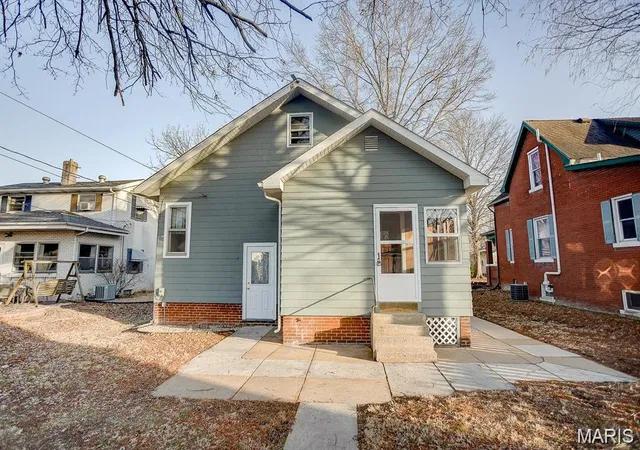 Homes for sale in Belleville, IL | 1119 N Church St, Belleville, IL 62221 | MLS# MIS26041136