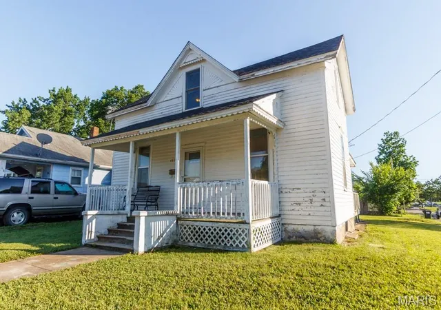 Homes for sale in Lebanon, MO | 487 N Monroe St, Lebanon, MO 65536 | MLS# MIS26041155