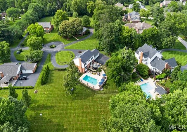 3rd image of 12404 Cedar Moor Dr, And Country, MO 63131 | MLS# MIS26041162