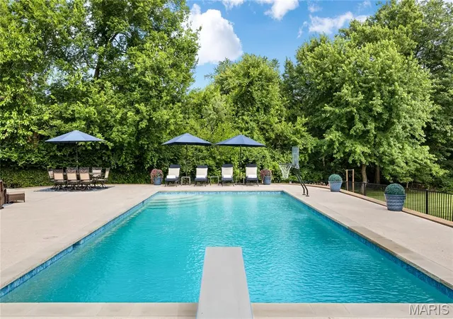 5th image of 12404 Cedar Moor Dr, And Country, MO 63131 | MLS# MIS26041162