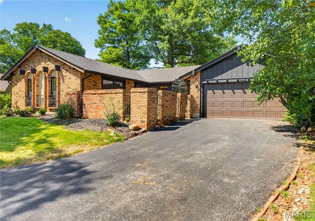 Photo 2 of Sale Pending at 4795 Kingbird Ln, Unincorporated, MO 63128 | MLS# MIS26041164 | Listing updated on 2026-09-01