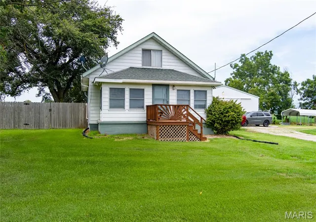 Photo 1 of Single family home for sale at 6015 State Route 4, Mascoutah, IL 62258 | MLS# MIS26041176 | Listing updated on 2026-08-20