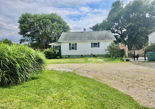 Homes for sale in Mascoutah, IL | 6015 State Route 4, Mascoutah, IL 62258 | MLS# MIS26041176