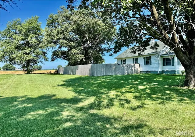 Homes for sale in Mascoutah, IL | 6015 State Route 4, Mascoutah, IL 62258 | MLS# MIS26041176