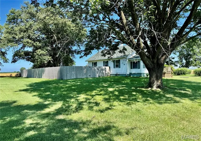 Homes for sale in Mascoutah, IL | 6015 State Route 4, Mascoutah, IL 62258 | MLS# MIS26041176