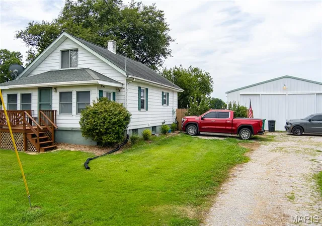 Photo 3 of Single family home for sale at 6015 State Route 4, Mascoutah, IL 62258 | MLS# MIS26041176 | Listing updated on 2026-08-20