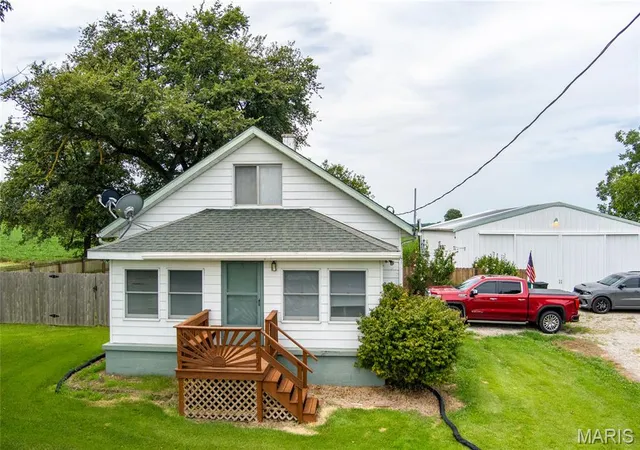 Photo 4 of Single family home for sale at 6015 State Route 4, Mascoutah, IL 62258 | MLS# MIS26041176 | Listing updated on 2026-08-20