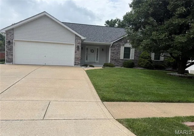 Homes for sale in Unincorporated, MO | 1167 Sweeping Oaks Dr, Unincorporated, MO 63304 | MLS# MIS26041185