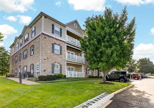 1st image of 5 Monarch Trace Ct #208, Chesterfield, MO 63017 | MLS# MIS26041195