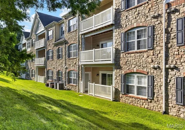 2nd image of 5 Monarch Trace Ct #208, Chesterfield, MO 63017 | MLS# MIS26041195