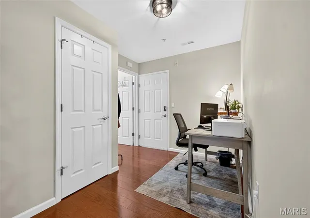 5th image of 5 Monarch Trace Ct, Chesterfield, MO 63017
