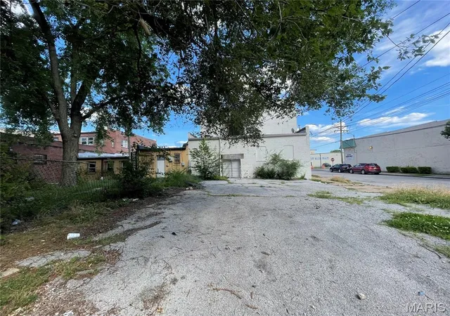 Photo 3 of Multi family home for sale at 7427 S Broadway, St Louis, MO 63111 | MLS# MIS26041196 | Listing updated on 2026-10-05