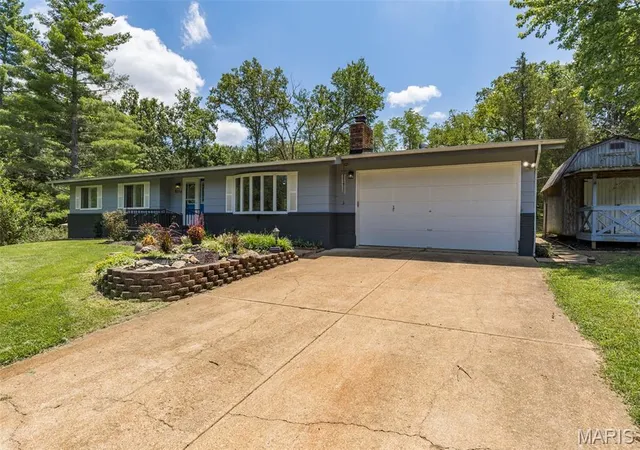 Photo 3 of Single family home for sale at 8264 Mapavi Dr, Bonne Terre, MO 63628 | MLS# MIS26041197 | Listing updated on 2026-09-01