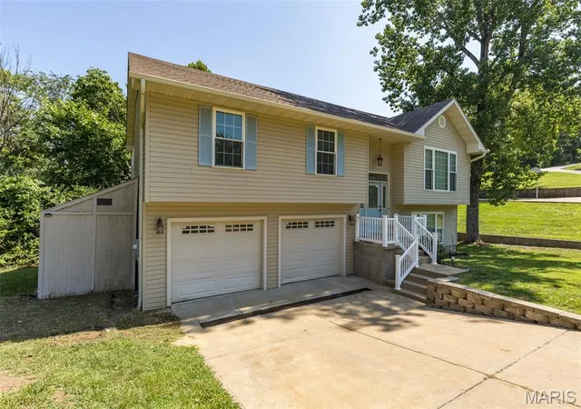 Photo 3 of Single family home for sale at 1705 Rue Marseilles, Bonne Terre, MO 63628 | MLS# MIS26041200 | Listing updated on 2026-09-01