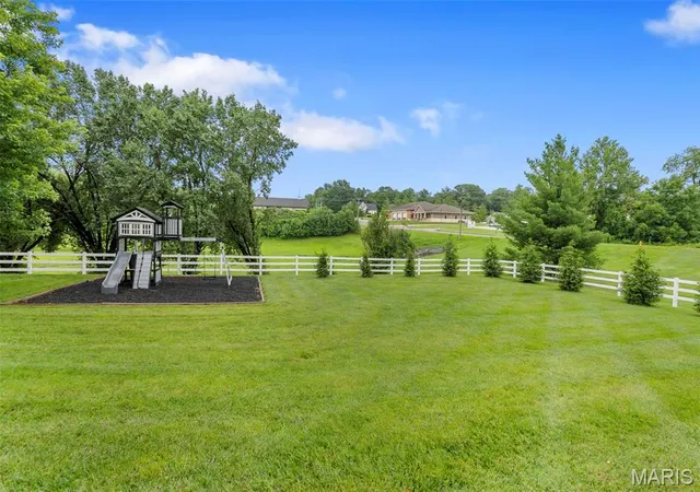 Photo 4 of Sale Pending at 2126 Abbey Rd, Cape Girardeau, MO 63701 | MLS# MIS26041209 | Listing updated on 2026-07-16