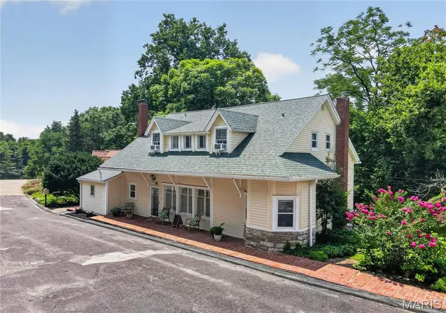 Photo 1 of Single family home for sale at 1015 Barberry Ln, Saint Louis, MO 63122 | MLS# MIS26041215 | Listing updated on 2026-08-24
