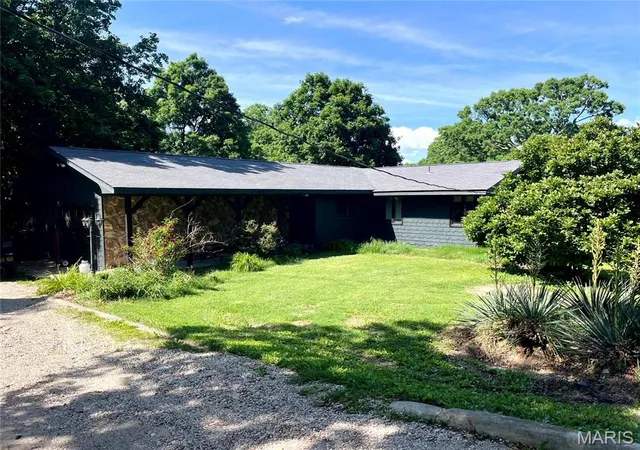 Homes for sale in Winfield, MO | 803 Kelly Ln, Winfield, MO 63389 | MLS# MIS26041222