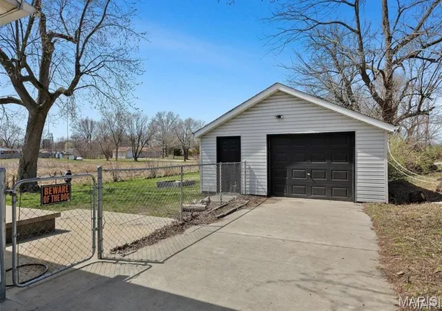 Homes for sale in Granite, IL | 4713 Warnock Ave, Granite, IL 62040 | MLS# MIS26041229