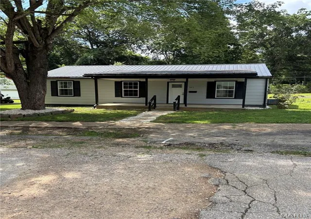Homes for sale in Piedmont, MO | 425 Poplar St, Piedmont, MO 63957 | MLS# MIS26041237