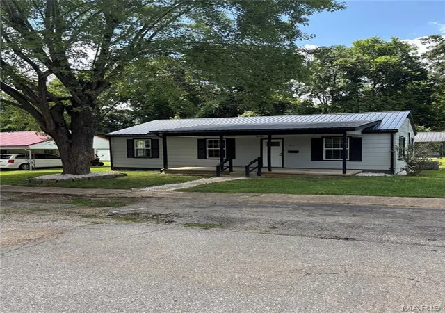Homes for sale in Piedmont, MO | 425 Poplar St, Piedmont, MO 63957 | MLS# MIS26041237