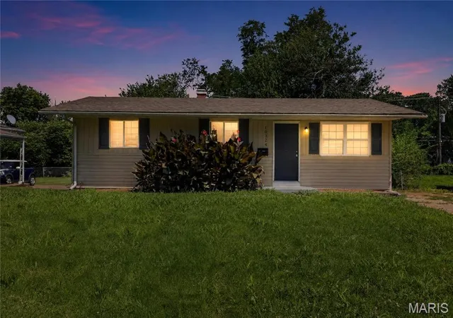 Photo 2 of Sale Pending at 10324 Durness Dr, St Louis, MO 63137 | MLS# MIS26041241 | Listing updated on 2026-10-27